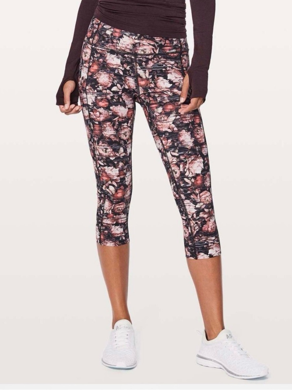 lululemon athletica Floral Capri Leggings crop in Pink & Black pocket 4